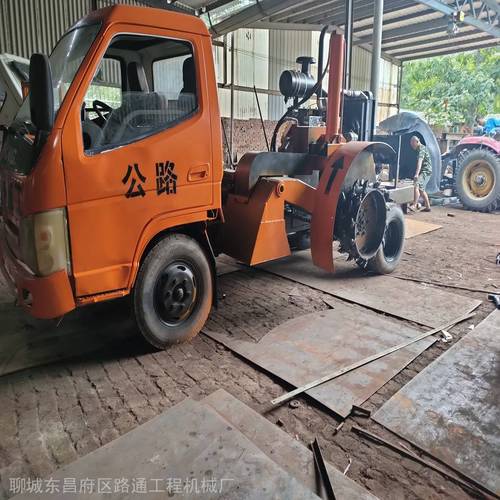 大型路沿石開溝機(jī)型號(hào)路邊石開槽機(jī)制造廠路面開挖機(jī)械