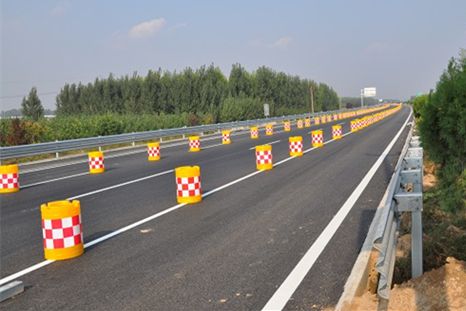 揭秘高速路不裝路燈的兩點真相，十年老司機才懂