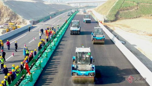 無人路面機群攤鋪 黑科技‘保山出道’，賦能路橋附屬工程建筑勞務分包新生態